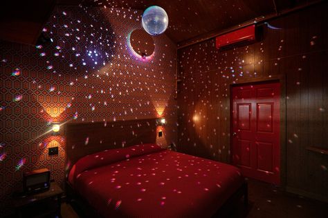 5 Stylish Spots Bringing the Disco Ball | Architectural Digest Dive Motel, Disco Room, Williamsburg Apartment, Hot Tub Bar, Beach Inspired Bedroom, Cabin Rooms, Vintage Leather Chairs, Motel Room, Pool Rooms