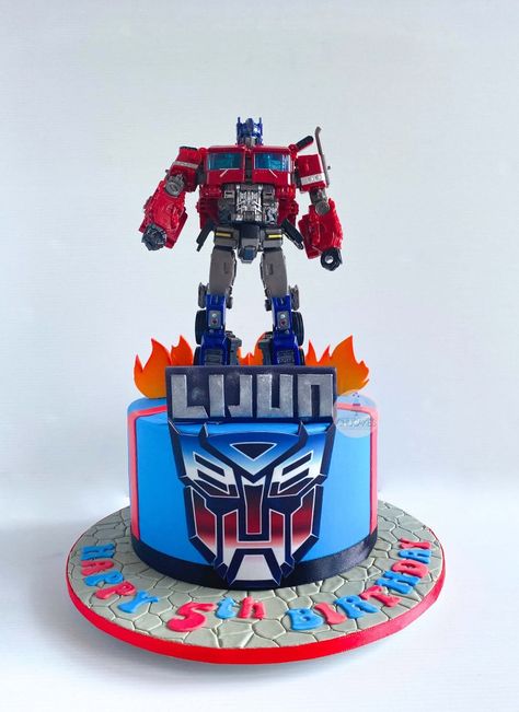 Transformers Cake Optimus Prime, Prime Cake, Transformer Optimus Prime, Optimus Prime Cake, Transformers Birthday Cake, Robot Cake, Transformers Birthday, Transformer Birthday, Ideas Cumpleaños