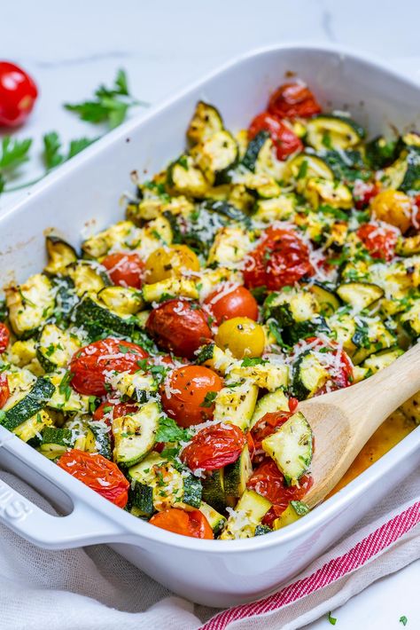 Garlicky Parmesan Zucchini Bake is Perfect for Clean Eating Style Brunch! | Clean Food Crush Zucchini Bake, Recipes Zucchini, Zucchini Boats, Parmesan Zucchini, Clean Food Crush, Food Crush, Clean Food, Veggie Dishes, Vegetable Side Dishes