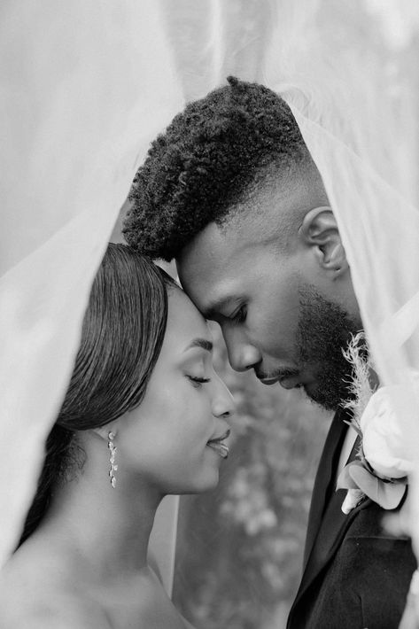 Wedding Photography Poses Checklist, Photo Shoot Ideas Wedding, Wedding Pose Guide, Wedding Picture Poses Bride And Groom Cute Ideas Couple, Bridal Party Photos Black People, Black Wedding Pictures Couple, Black Wedding Photo Ideas, Black Couples Wedding Pictures, Black Wedding Poses