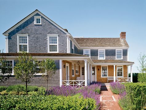 A serene Nantucket Colonial home. Nantucket Style Homes Exterior, Colonial Home Exteriors, Pretty Beach House, Nantucket Style Homes, Shingle House, Nantucket Home, Nantucket Style, Beach House Exterior, Colonial Exterior