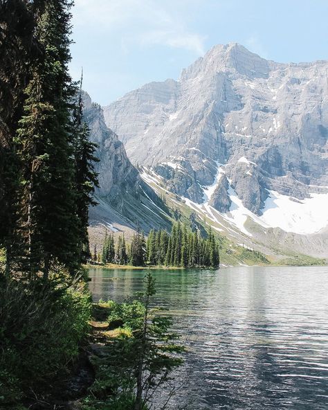 In Kananaskis it seems like there are fairytale alpine views around every corner of every hike. The short trek from Upper Kananaskis Lake to Rawson Lake is well worth the time for these views! #kananaskis #kananaskishike #kcountry #travelalberta #discoveralberta #hike #hiking Best Suits, Planning A Trip, Dream Destinations, Breathtaking Views, The Great Outdoors, Suits You, Fairy Tales, Tourism, Hiking