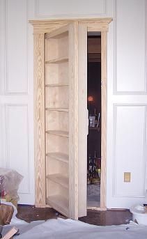 how to make a secret door a room or closet... {Well, you just never know when we're gonna need one of these, right?} Gömda Rum, Dold Dörr, Skjulte Rum, Bookcase Door, Hidden Spaces, Murphy Bed Plans, Hidden Rooms, Safe Room, Secret Door