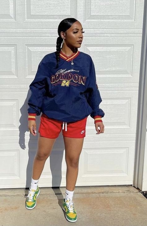 Nike Sweatshorts Outfit, Looks Hip Hop, Effortlessly Chic Outfits, Swag Outfits For Girls, Tomboy Style Outfits, Shorts Outfit, Cute Comfy Outfits, Streetwear Fashion Women, Cute Swag Outfits