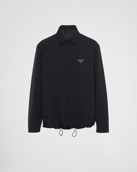 Oversized fit Classic collar Zipper breast pocket Straight hem Zipper closure Lined and padded garment Enameled metal triangle logo on the front Black Casual Shirt, Patches Shirt, Polyester Shirt, Mens Casual Dress Outfits, Hybrid Design, Prada Men, Wool Shirt, Mens Casual Dress, Triangle Logo