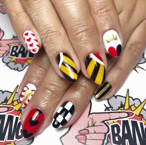 Queen Of Hearts Nails Designs Alice In Wonderland, Queen Of Hearts Nail Art, Gambling Nails, Queen Of Hearts Nails Designs, Villain Nails, Queen Of Hearts Nails, Hearts Nails, Disney Queens, Queen Nails