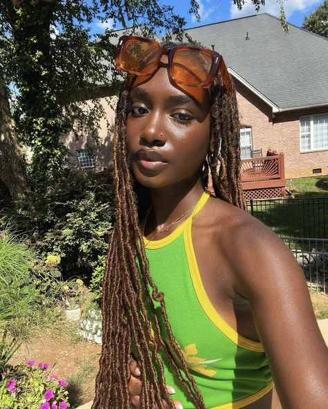 Dark Brown Faux Locs, Faux Locs Brown, Honey Brown Faux Locs, Honey Brown Braids On Dark Skin, Honey Blonde Faux Locs, Brown Faux Locs, Honey Brown Locs, Boho Locs, Faux Locs Hairstyles