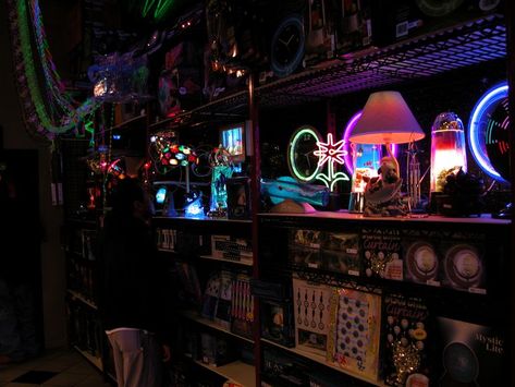 Spencer Gifts 2003 Spencers Store, Spencer Store, Star Valley, Black Lights, Nostalgic Pictures, Spencers Gifts, Gifts Vintage, Scene Kids, Black Light