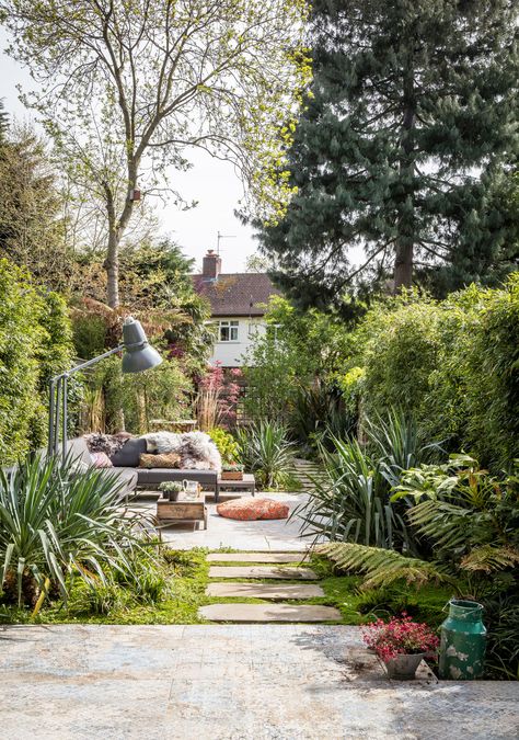 Narrow Garden, London Garden, Outdoor Living Rooms, Outdoor Living Room, Garden Cottage, Back Garden, Outdoor Oasis, Garden Spaces, Small Gardens