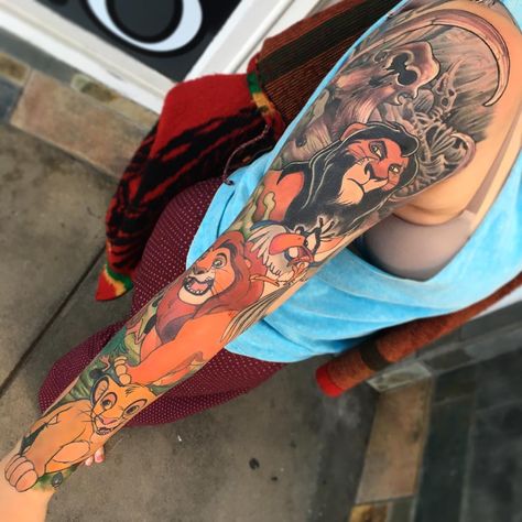 The lion king The Lion King Tattoo, Tattoo Lion King, Disney Inspired Tattoos, Tattoos Masculinas, Disney Sleeve Tattoos, Lion King Tattoo, King Tattoo, Tattoo Lion, Taurus Tattoos