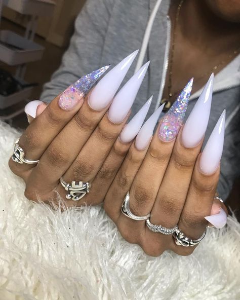 Stilleto Nails Designs, Curved Nails, Pointy Nails, Long Stiletto, Glamour Nails, White Acrylic Nails, Stiletto Nails Designs, Fall Acrylic Nails, Long Acrylic Nails Coffin