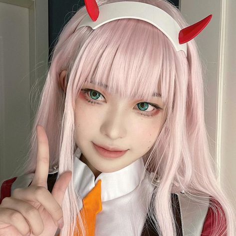 @faaaariii_ cosplaying Darling in the franxx 02 #anime #cosplay #faaaariii Faaaariii_ Instagram, Zero Two Cosplay, Gasai Yuno, Medium Long Haircuts, Fashion Model Poses, Kawaii Cosplay, Cosplay Characters, Uzzlang Girl, Amazing Cosplay