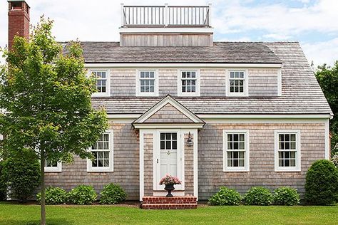 cape cod home Cape Cod Exterior, Small House Exteriors, Cape Cod Style House, Cape Cod Style, Shore House, Colonial Style Homes, French Style Homes, Mediterranean Style Homes, Cape House