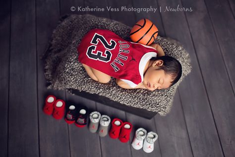 michael jordan baby boys room ideas | Baby Noah {Northern California | Sacramento Newborn Photographer} 6 Month Baby Picture Ideas, Baby Boy Newborn Pictures, Basketball Baby, Foto Disney, Newborn Photography Boy, Baby Photoshoot Boy, Baby Boy Pictures, Desain Quilling, Newborn Baby Photoshoot