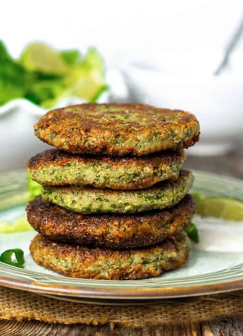 Broccoli Fritters Broccoli Bread, Broccoli Recipes Healthy, Broccoli Fritters, Best Pancake Recipe, Egg Recipe, Recetas Keto, Fritter Recipes, Broccoli Recipes, Staying Healthy