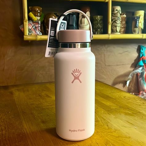 Juneberry Hydro Flask 32oz Aesthetic Hydro Flask Colors, Hydroflask Juneberry, Aquaflask Tumblr, Juneberry Hydro Flask, Brown Hydro Flask, Hydro Flask Stickers Ideas, Aesthetic Hydro Flask, Hydroflask Color, Hydro Flask Aesthetic