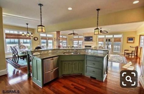 Odd Shaped Kitchen, Angled Kitchen, Countertop Concrete, Curved Kitchen Island, Remodeling Trends, Curved Kitchen, New Kitchen Cabinets, Kitchen Design Trends, Kitchen Island Design