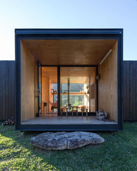 MINIMOD | Porch | Landscape as an attitude | @mapaarq Photo: @evelynmullerfotos Location: @fazenda_catucaba #minimodprefab #landscapeasanattitude #mapaarq #fazendacatucaba #tinyhouse #cabinporn #smallliving #crosslaminatedtimber Prefabricated Structures, Porch Landscaping, Prefab Buildings, Lounge Interiors, Concrete Home, Casa Container, Prefabricated Houses, Tiny House Cabin, Steel House