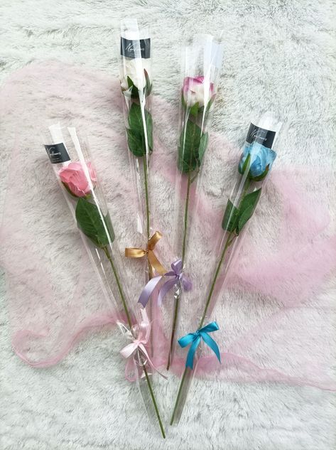 Bouquet Aesthetic, Rose Flower Arrangements, Flower Gift Ideas, Bouquet Flower, Diy Bouquet, Single Flower, Cute Plush, Small Gift, Flower Gift