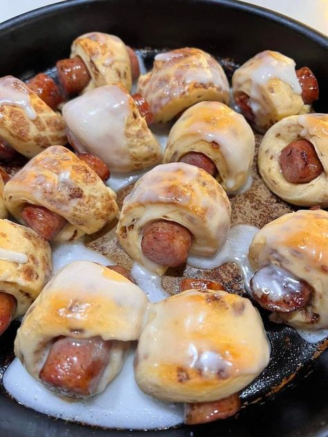 Conecuh sausage wrapped in Cinnamon rolls Breakfast Pigs In A Blanket, Conecuh Sausage, Mix Baby Girl, Best Sausage, Breakfast Biscuits, Grandma's Recipes, Quick Appetizers, Yum Recipes, Pigs In A Blanket