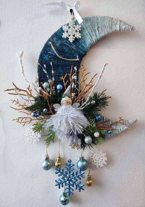 Crescent Moon Wreaths, Moon Wreaths, Diy Christmas Angel Ornaments, Christmas Moon, Moon Wreath, Magic Crafts, Christmas Decorations Cheap, Christmas Tree Pattern, Holiday Crafts Christmas