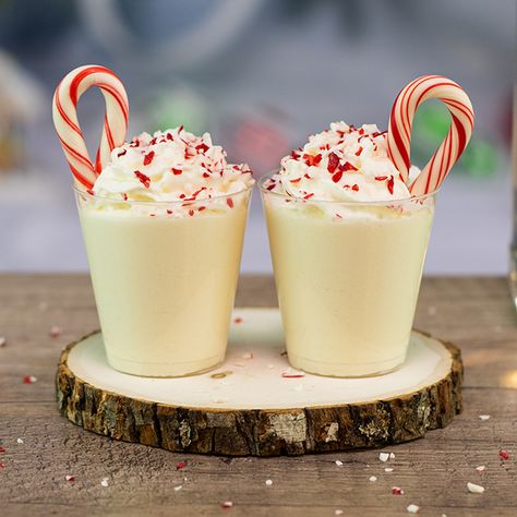 Peppermint Bark Pudding Shots, Candy Cocktail Recipes, Pudding Shot Recipes, Best Jello Shots, Peppermint White Chocolate, Jello Pudding Shots, Christmas Cocktail Recipes, Party Punches, Peppermint Dessert