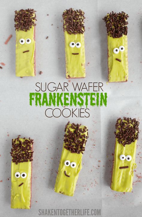 Gaufrettes Frankenstein | No Bake Sugar Wafer Frankenstein Cookies for Halloween Halloween Dessert Bars, Bake Halloween Treats, No Bake Halloween Treats, Easy Halloween Party Treats, Frankenstein Cookies, Easy Halloween Cookies Recipes, Corn Thanksgiving, Frankenstein Cookie, Bake Halloween