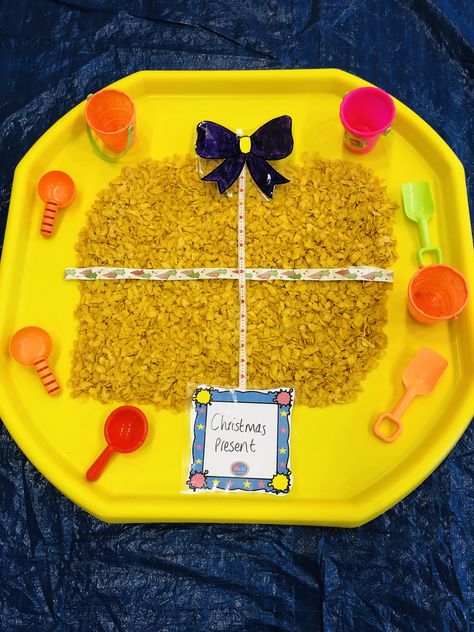 Christmas Tuff Tray Ideas Preschool, Christmas Tuff Tray Ideas For Babies, Christmas Tuff Tray Ideas, Christmas Eyfs, Baby Room Activities, Santa Activity, December Preschool, Colour Monster, Tuff Tray Ideas