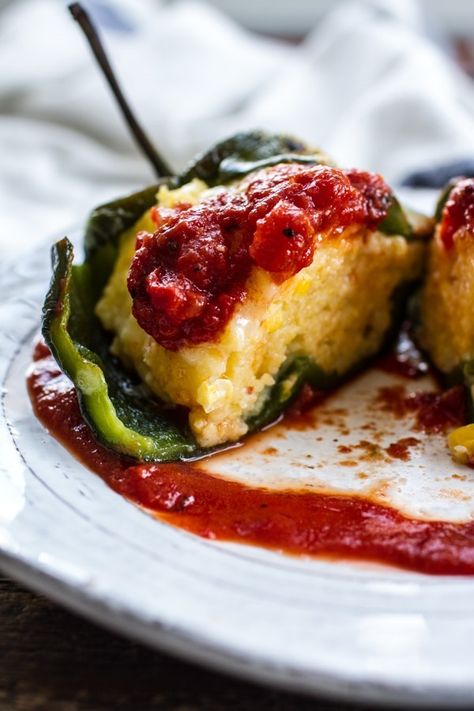 Poblano Peppers Recipes, Polenta Recipes, Poblano Peppers, Dinner Plans, Vegetarian Entrees, Adobo Sauce, Porto Rico, Stuffed Poblano Peppers, Peppers Recipes