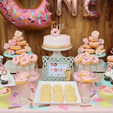 Donut Birthday Party Food, Donut Birthday Party Ideas, Donut Theme Party, Donut Photos, Bd Ideas, Donut Birthday Party, Birthday Donuts, Donut Birthday Parties, Donut Birthday