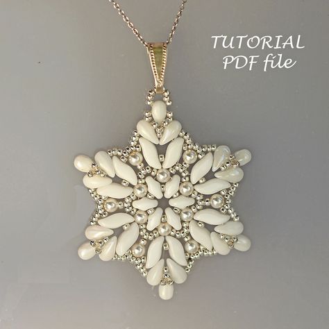 Snowflake Tutorial, Superduo Beads, Beaded Snowflake, Seed Bead Crafts, Beadwork Tutorial, Beads Craft Jewelry, Bead Weaving Tutorials, Seed Bead Pattern, Beaded Snowflakes