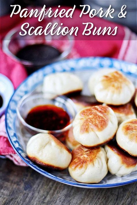 Pan Fried Pork and Scallion Buns (Shēng Jiān Bāo) Scallion Buns, Pan Fried Buns, Baozi Recipe, Asian Dumplings, Chinese Street Food, Fried Wontons, Scallion Pancakes, Around The World Food, Bao Buns