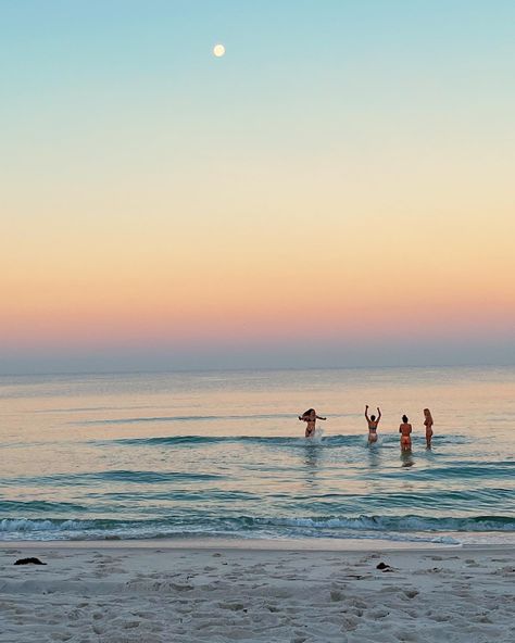 beach vibes coconut girl aesthetic Cocunat Girl, Coconut Beach Aesthetic, Mila Core, Besties At The Beach, Cornwall Life, Beachy Girl Aesthetic, Beachy Girl, Batemans Bay, Coconuts Beach