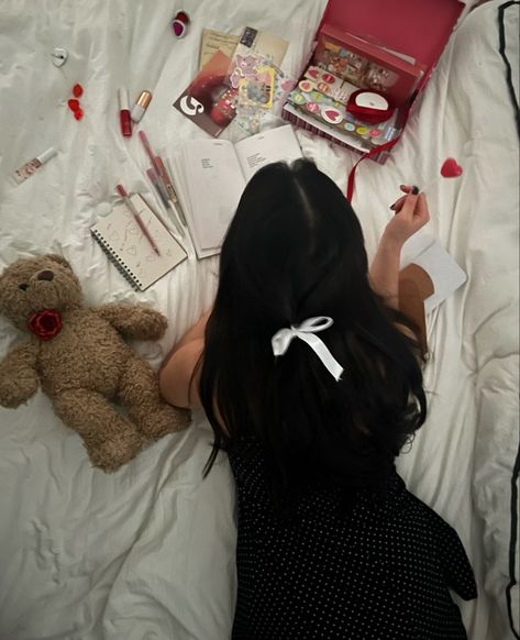 xoxo 💋 - #instagram #instagramsoft #insta Coquette Relationship Aesthetic, Valentines Day Self Care Aesthetic, Valentines Self Care Aesthetic, Valentines Ig Post, Valentines Girl Aesthetic, Will You Be My Valentine Aesthetic, Coquette Love Aesthetic, Romanticize February, Valentines Coquette Aesthetic