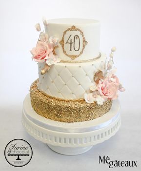 40th birthday cake by Mé Gâteaux - http://cakesdecor.com/cakes/314075-40th-birthday-cake 40th Birthday Celebration Ideas, 40th Birthday Cake For Women, 40th Birthday For Women, 40th Bday Ideas, 40th Birthday Cake, 25th Birthday Cakes, 40th Cake, Gold Birthday Cake, 60th Birthday Cakes