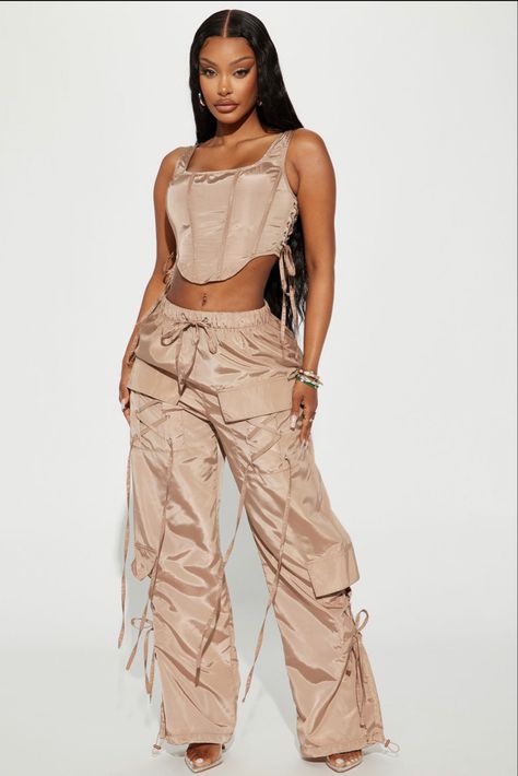 2piece Outfits, Girls Dress Outfits, Fashion Nova Outfits, Hacks Clothes, 90s Vibes, Swag Outfits For Girls, Tomboy Style Outfits, Top Models, Pinterest Outfits