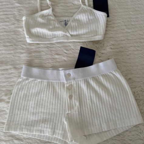 Brandy Melville White Ribbed Set Brandy Melville Sleepwear, Brandy Melville Pyjamas, Brandy Pj Set, Brandy Melville Pajamas, Brandy Melville Pj Set, Brandy Melville Pjs, Pretty Pjs, Brandy Melville Outfits, Ribbed Set