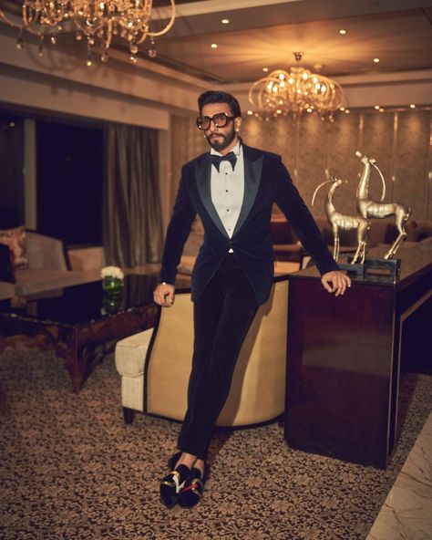 Ranveer Singh Suit, Deepika Ranveer, Stylish Men Wear, Gaurav Gupta, Suit Men, Iphone Wallpaper Quotes Love, Work Suits, Ranveer Singh, Suit Designs