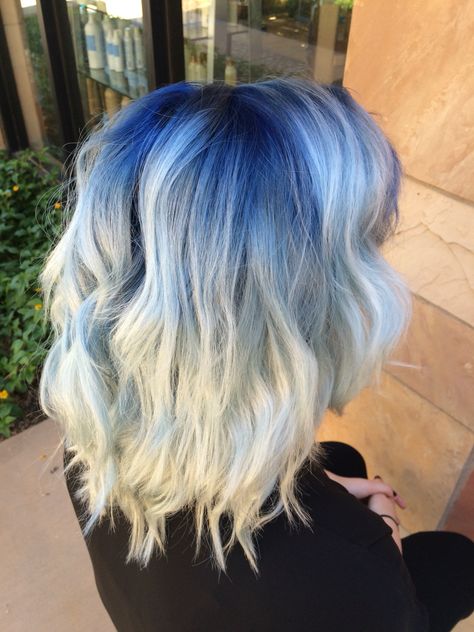 Blue shadow root with platinum blonde Blue To Blonde Hair, Blue Roots Blonde Hair, Blond And Blue Hair, Blue Shadow Root, Blue And White Hair, Blonde And Blue Hair, Colored Hair Roots, Short Bleached Hair, Tan Skin Blonde Hair