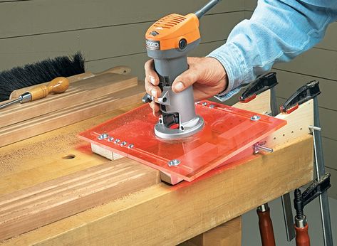 Palm Router Fluting Jig | Woodworking Project | Woodsmith Plans Hand Held Router, Router Table Plans, Woodsmith Plans, Diy Router, Woodworking Jigsaw, Router Tool, Router Projects, Router Jig, Trim Router