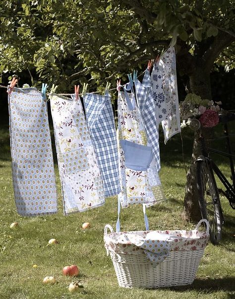 Outside Clothes Line, Outside Clothes, Outside House, Good Morning Ladies, Cottage Aesthetic, Farm Lifestyle, White Sheets, Cottage Core Aesthetic, Washing Line