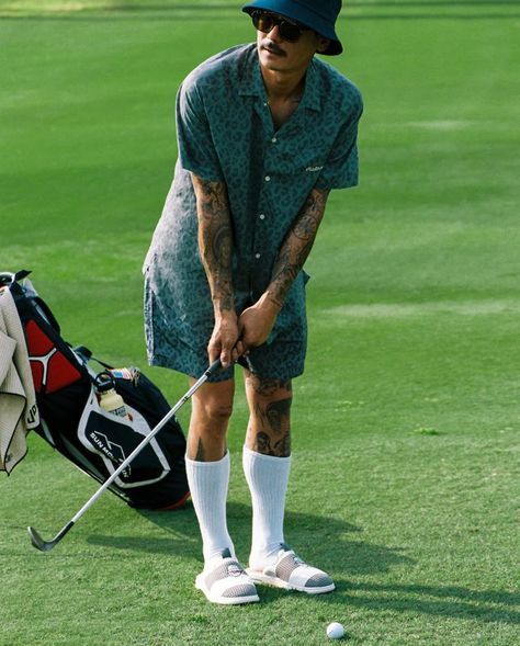 Golf Style Men, Mens Street Style Urban, Sports Fashion Photography, Golf Logo Design, Mens Golf Fashion, Golf Attire Women, Golf Photography, Golf Inspiration, Mens Photoshoot Poses