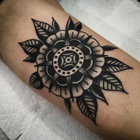 One hour tattoo. Thx Julien ! Sat like a rock. Hour Tattoo, Mandala Arm Tattoo, Elbow Tattoos, Geniale Tattoos, Tattoo Arm, Like A Rock, Feather Tattoos, White Tattoo, Vintage Tattoo