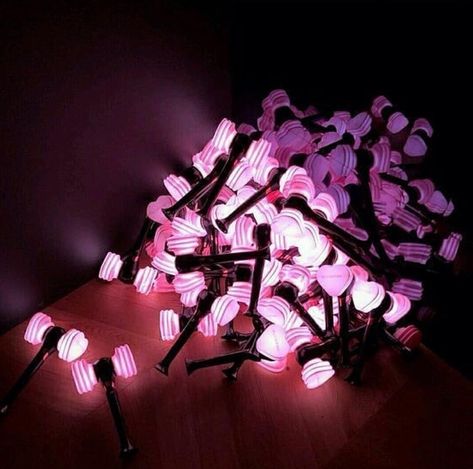 BLACKPİNK LİGHTSTİCK Lightstick Ideas, Selca Kpop, Blackpink Square Up, Jennie Jisoo, Taehyung Jungkook, Lisa Blackpink Wallpaper, Kpop Merch, Blackpink And Bts, Rosé Blackpink