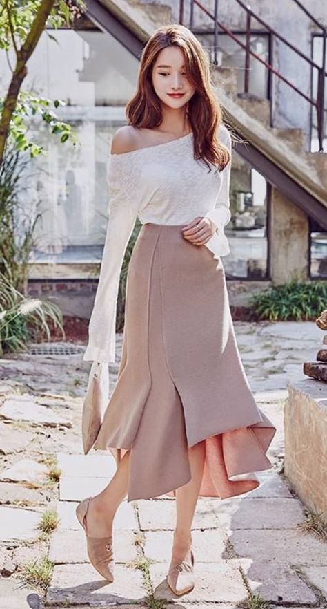 Brown Eyed Girls, Midi Flare Skirt, Korean Fashion Trends, Skirts Online, Maxi Skirts, Fancy Dresses, Nice To Meet, Flare Skirt, To Meet