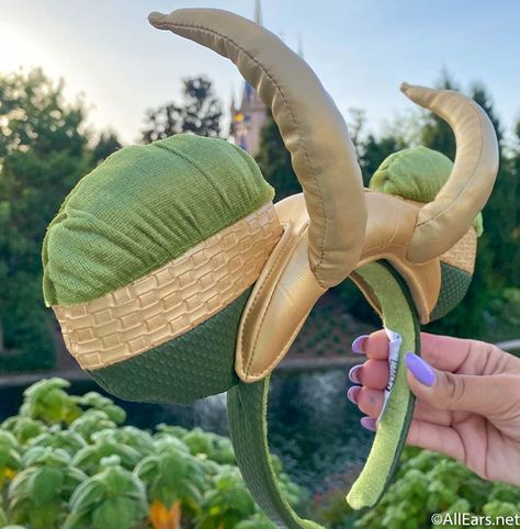 Loki Disney Ears, Loki Mickey Ears, Marvel Mickey Ears, Disneyland Ideas, Dog Monster, Disney Graduation, Disney Hat, Diy Disney Ears, Disneyland Ears