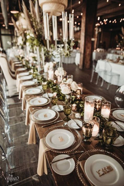 Weeding Decoration Ideas 2022, Wedding Decor Boho Chic, Boho Chic Wedding Table Decor, Boho Industrial Wedding Decor, Moody Romantic Fall Wedding, Boho Glam Wedding Decor, Winter Glam Wedding, Spring Wedding Tables, Fall Glam Wedding