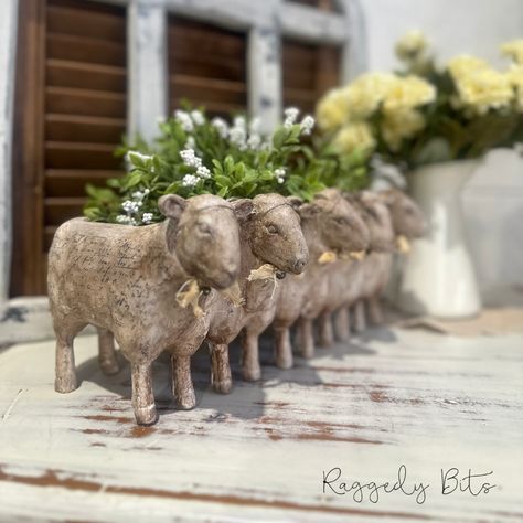 ✨ DIY Alert! ✨I recently finished one of my most expensive upcycle projects yet, but trust me, it was worth every penny! 😍 After seeing Summer’s adorable sheep planter over at @hammonsnest, I knew I HAD to make one. Living in Australia means no Dollar Tree or Dollar General, so you can imagine my excitement when I found the perfect sheep planter on Amazon! With a bit of Dixie Belle Chalk Mineral Paint in Cotton, Voodoo Gel Stain in Tobacco Road, some cheesecloth, and mini bells, I transforme... Sheep Diy Decor, Dollar General Sheep Planter, Dollar Tree Metal Farm Animals, Sheep Planter, French Country Sheep Art, Vintage Flower Pots With Animals, Diy Shower Curtain, Thrift Flips, Dollar General