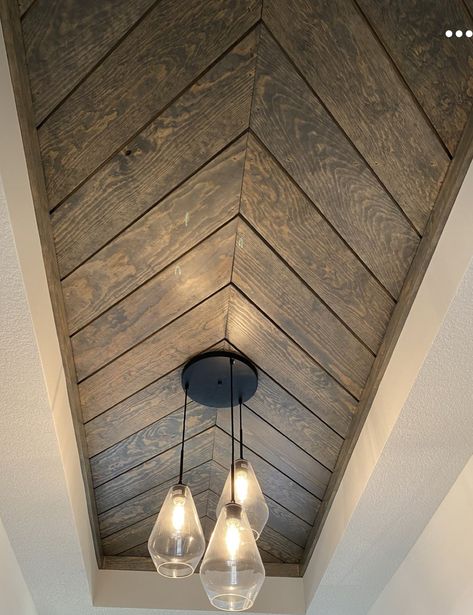 Wood Ceiling Accent Ideas, Laminate Ceiling Ideas, Younger And Groove Ceiling, Ceiling Accent Ideas, Tray Ceiling Ideas Living Room, Angled Ceiling Living Room, Wood Tray Ceiling, Tray Ceiling Ideas, Hallway Ceiling