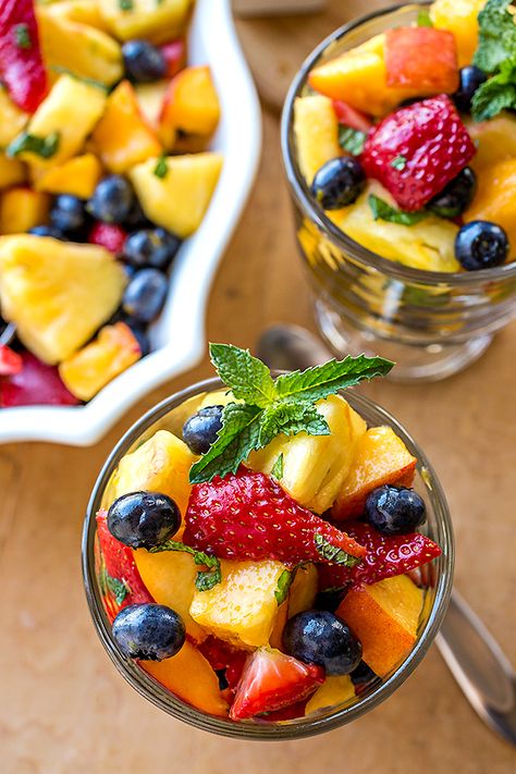 Rainbow Fruit Salad with Citrus-Honey Dressing Advocare Breakfast, Cookout Foods, Rainbow Fruit Salad, Fingerfood Ideas, Homemade Fruit Snacks, Healthy Fruit Salad, Dressing For Fruit Salad, Honey Dressing, Fruit Salad Easy